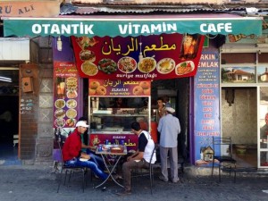 4772225_6_d526_le-restaurant-syrien-tenu-par-amar-venu_ee3eacd063335cb637c671a3632ddf56