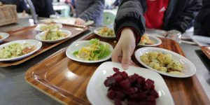 Dans-une-cantine-scolaire-de-Sarthe-c-est-du-porc-ou-rien